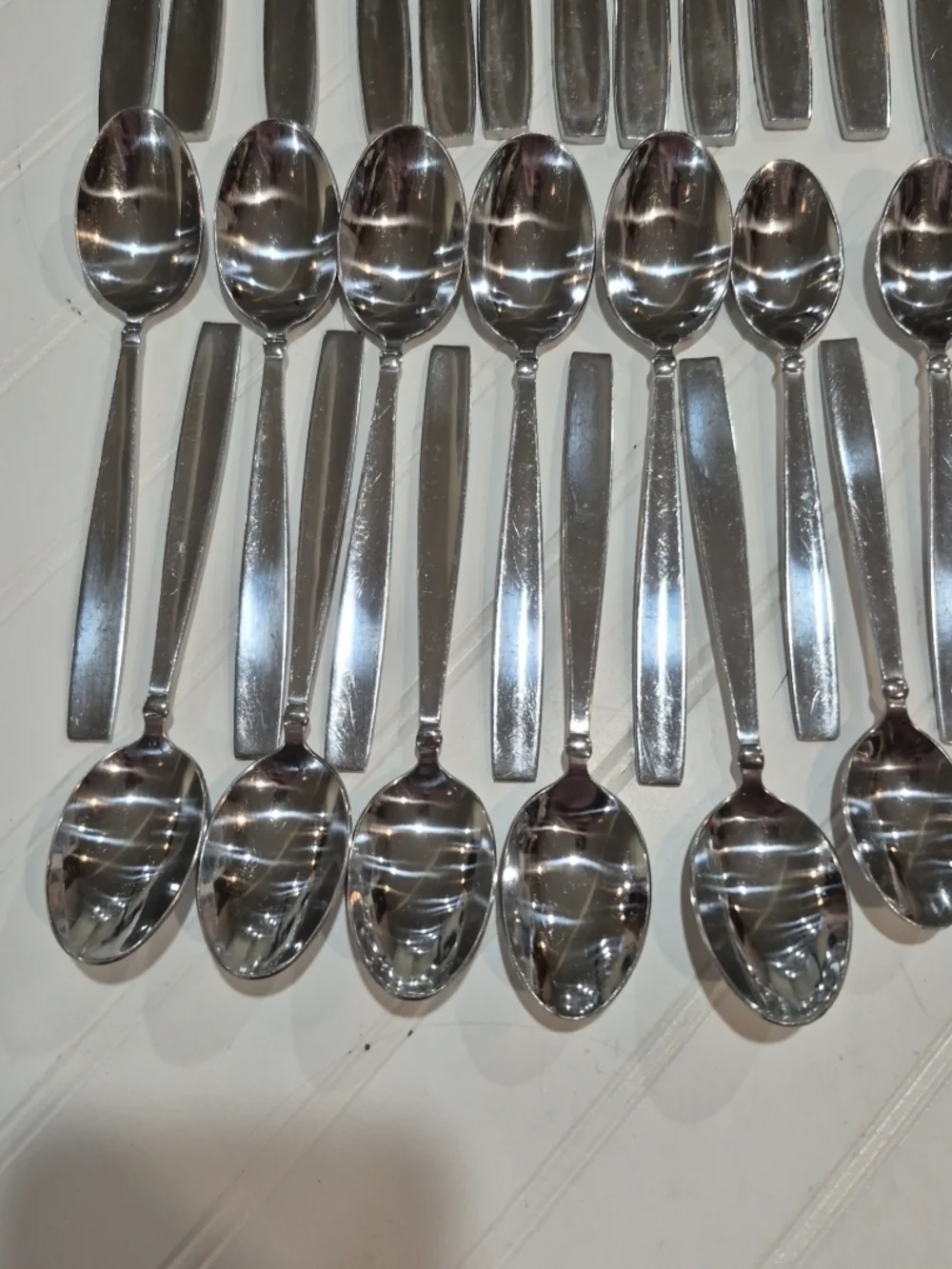 Oneida Polished Silver‎ Flatware Set - Mirror Finish